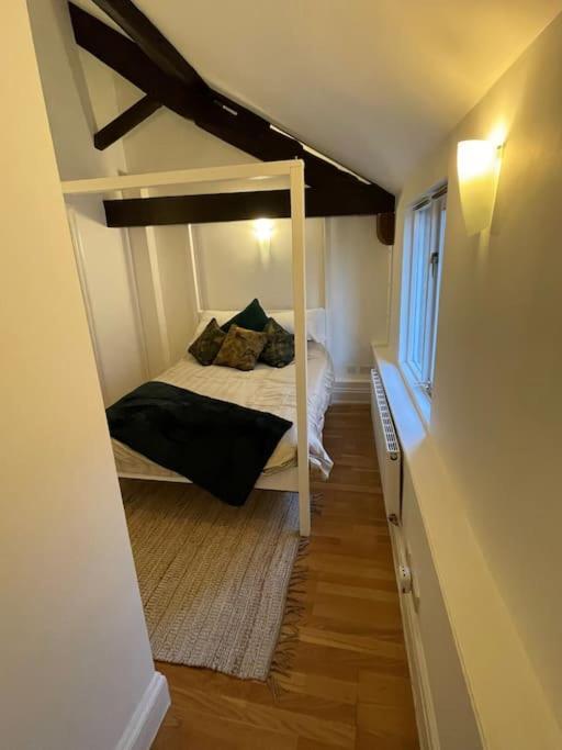 Lovely 2 Bedroom Penthouse Apartment In Chester - Free Parking!! Честер Экстерьер фото